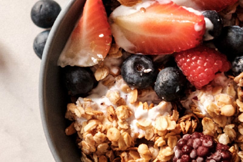 Toasted muesli with yoghurt and fruit.